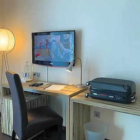 Designhotel Im Suedfeld 4*
